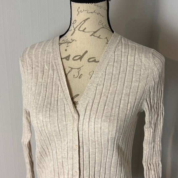 GAP Women's Light Beige Cardigan Sweater Rib Oatmeal Heather size Large - Picture 2 of 6